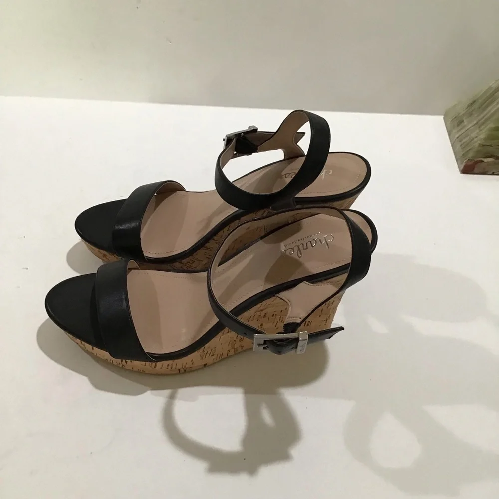 Charles Davis black leather platforms NWOT size 9.5 M